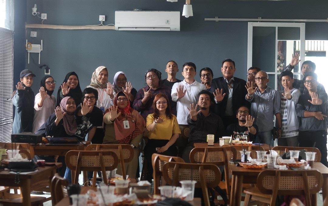 $rows[judul]